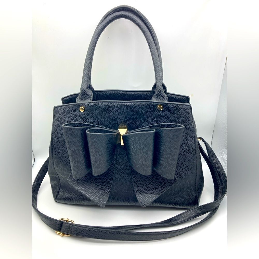 Crossi Bow Black Pebbled Crossbody/Hamdbag
